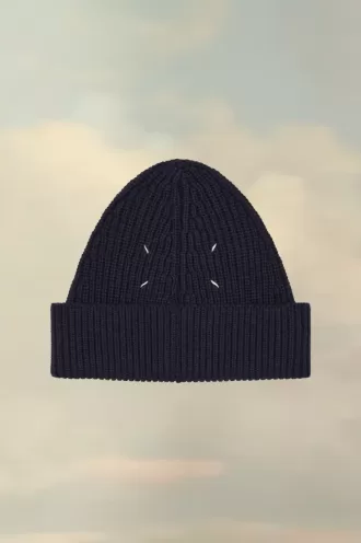 Beanie mit vier Maschen